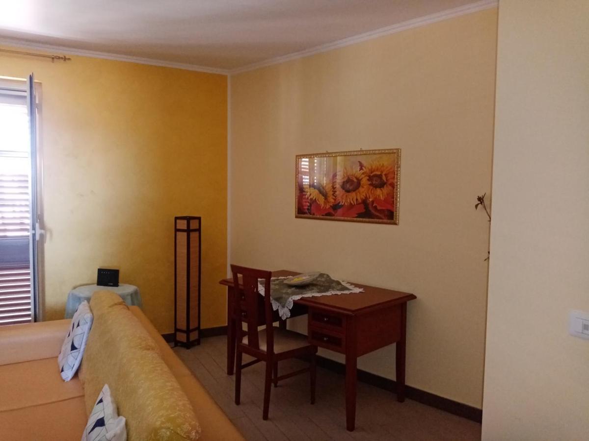 פקינו Appartamento Mariella Via Lipari N 8 מראה חיצוני תמונה